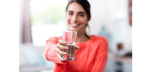 Täglich genug trinken Flaschen